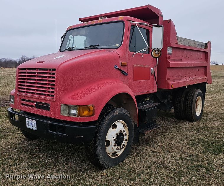 image for item EJ5925 1993 International 8100 dump truck