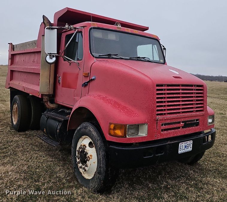 image for item EJ5925 1993 International 8100 dump truck