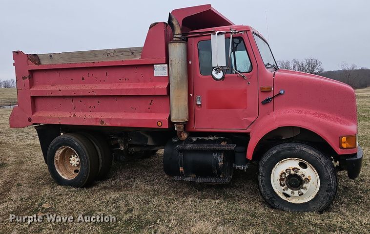 image for item EJ5925 1993 International 8100 dump truck