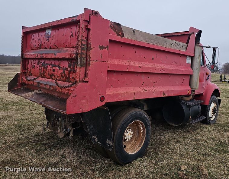 image for item EJ5925 1993 International 8100 dump truck