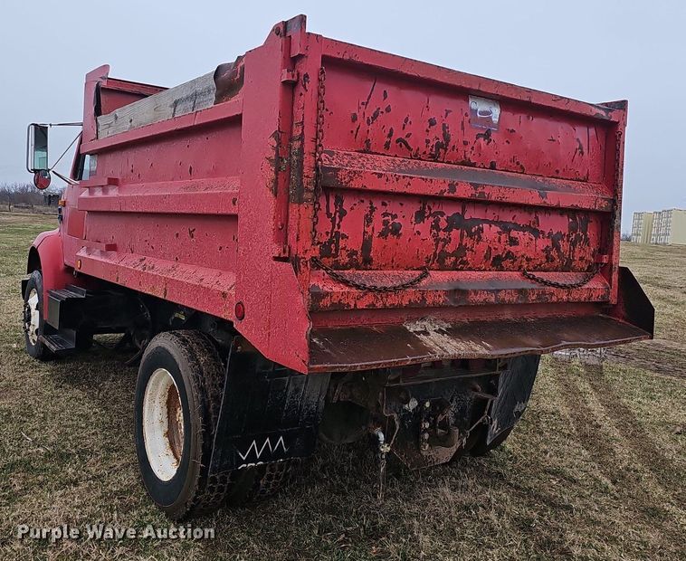 image for item EJ5925 1993 International 8100 dump truck