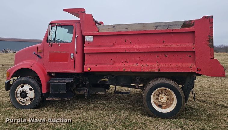 image for item EJ5925 1993 International 8100 dump truck