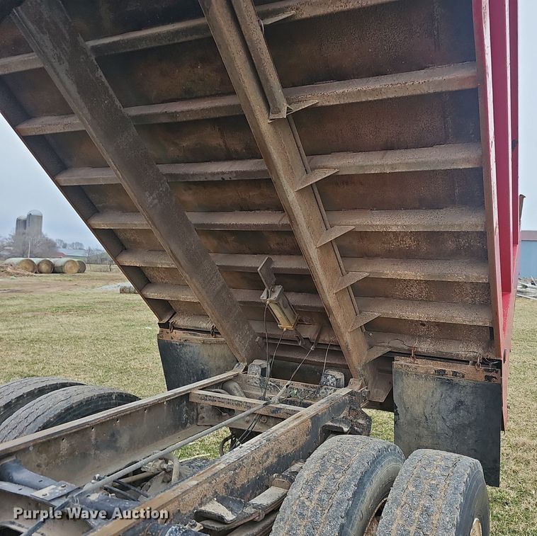 image for item EJ5925 1993 International 8100 dump truck