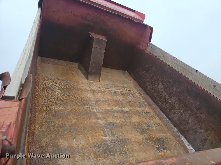 image for item EJ5925 1993 International 8100 dump truck