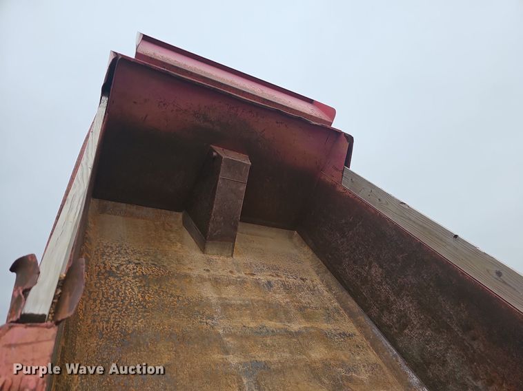 image for item EJ5925 1993 International 8100 dump truck