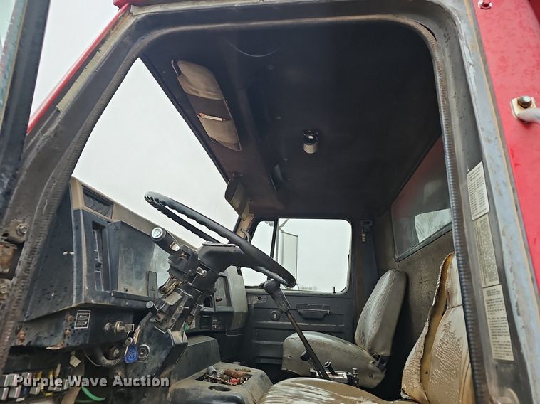 image for item EJ5925 1993 International 8100 dump truck