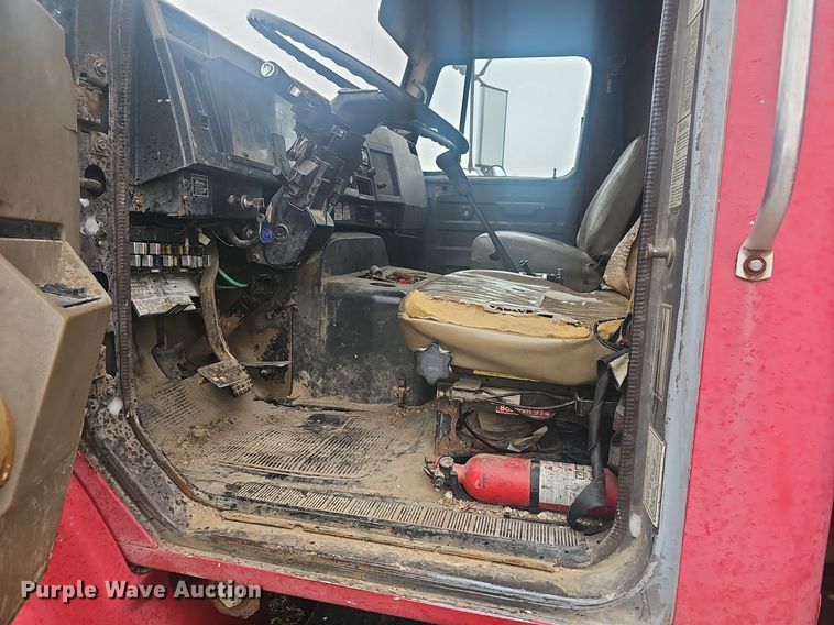 image for item EJ5925 1993 International 8100 dump truck