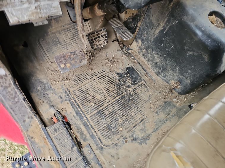 image for item EJ5925 1993 International 8100 dump truck