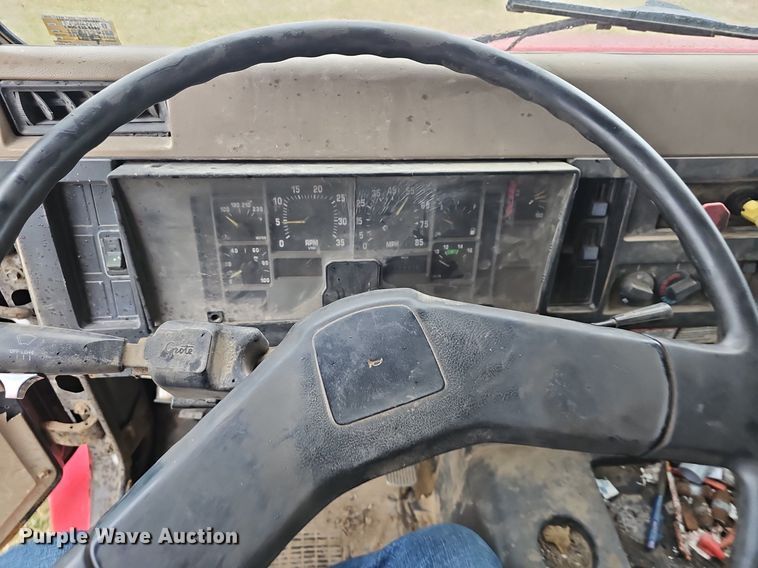 image for item EJ5925 1993 International 8100 dump truck