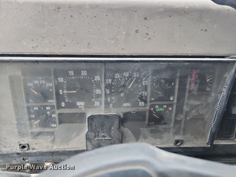 image for item EJ5925 1993 International 8100 dump truck
