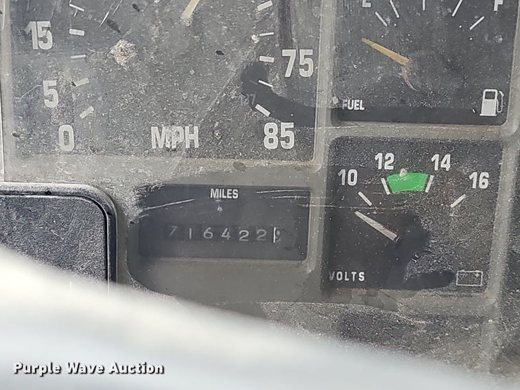 image for item EJ5925 1993 International 8100 dump truck