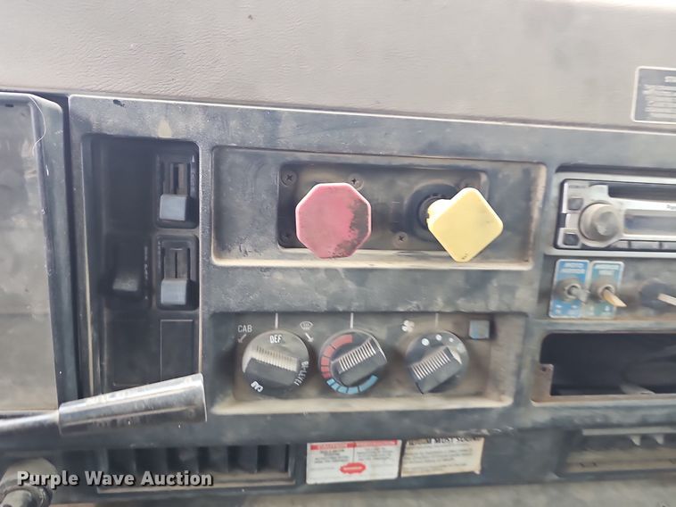 image for item EJ5925 1993 International 8100 dump truck