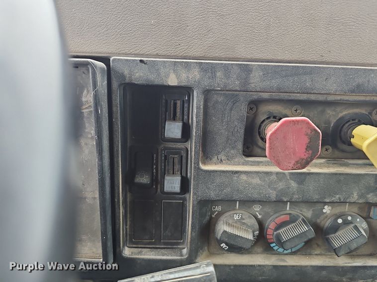 image for item EJ5925 1993 International 8100 dump truck