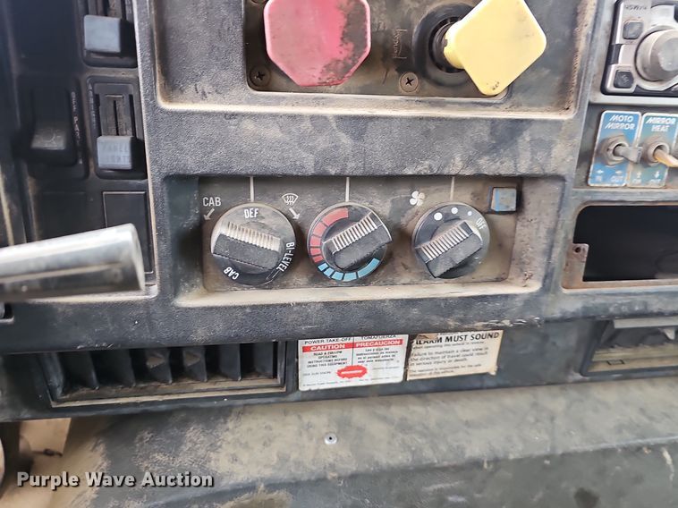 image for item EJ5925 1993 International 8100 dump truck