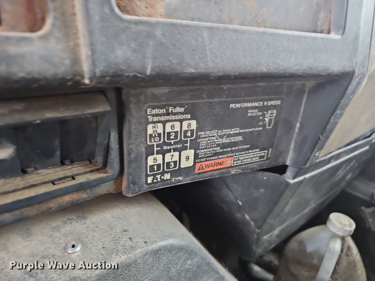 image for item EJ5925 1993 International 8100 dump truck