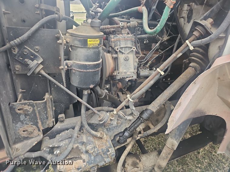 image for item EJ5925 1993 International 8100 dump truck