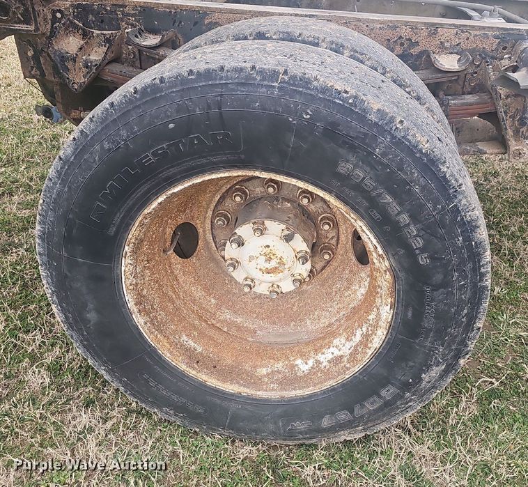 image for item EJ5925 1993 International 8100 dump truck