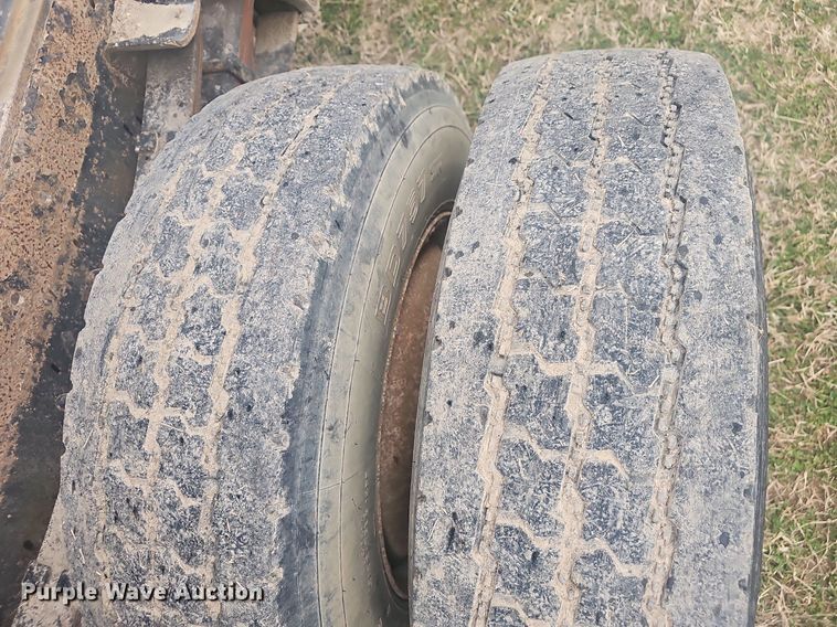 image for item EJ5925 1993 International 8100 dump truck