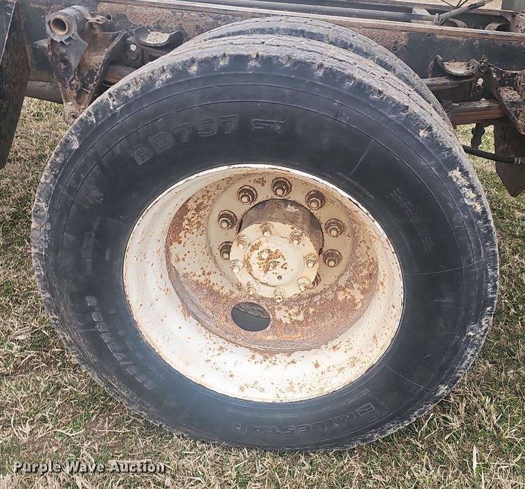 image for item EJ5925 1993 International 8100 dump truck