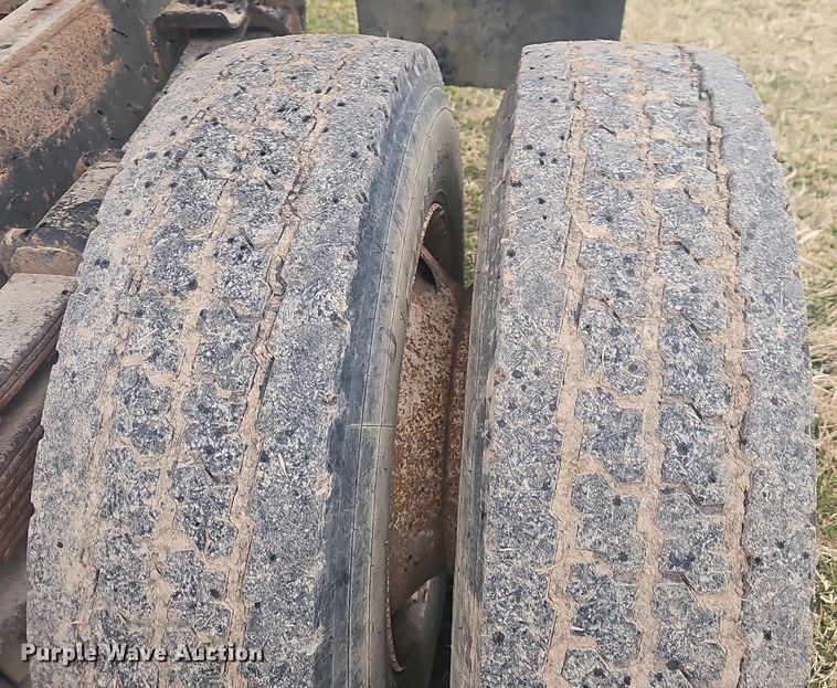 image for item EJ5925 1993 International 8100 dump truck