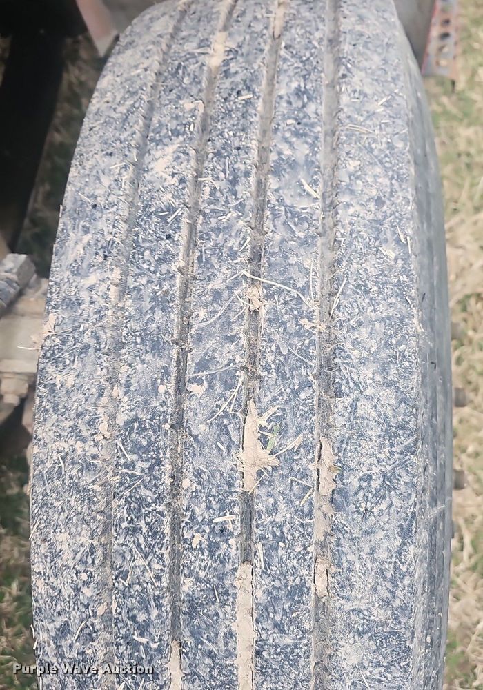 image for item EJ5925 1993 International 8100 dump truck