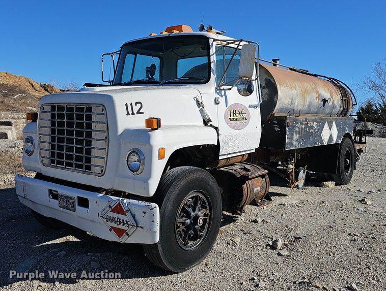 image for item EJ5931 1984 Ford LN8000 oil distributor truck