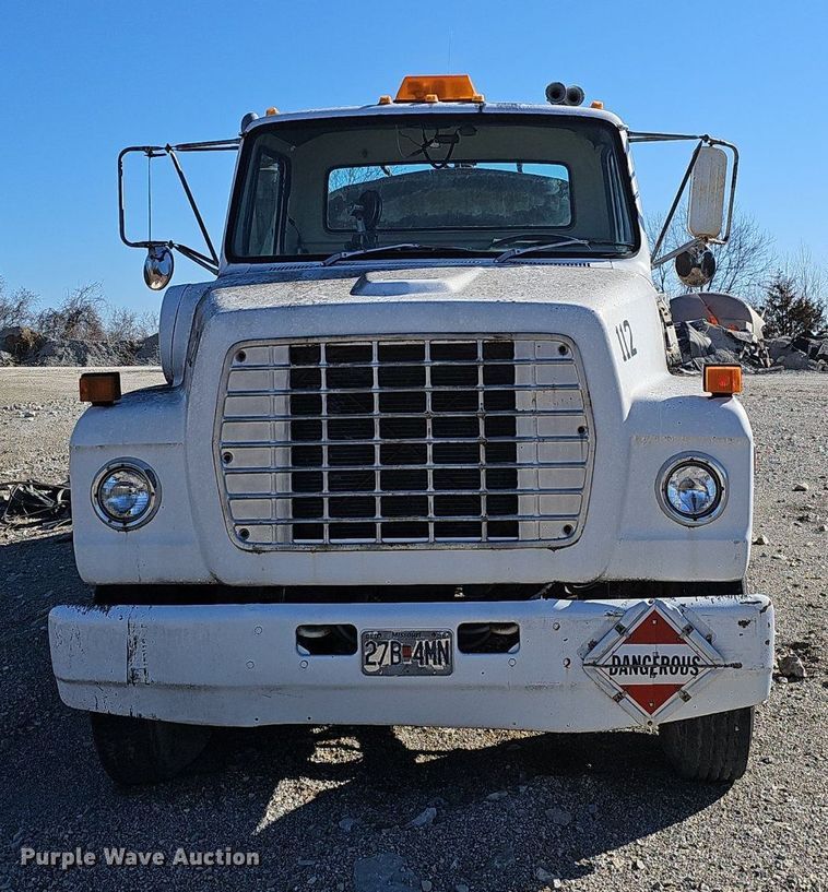 image for item EJ5931 1984 Ford LN8000 oil distributor truck