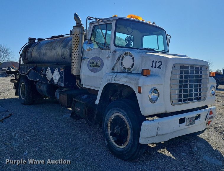 image for item EJ5931 1984 Ford LN8000 oil distributor truck