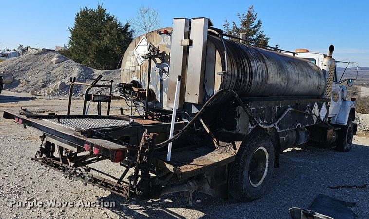 image for item EJ5931 1984 Ford LN8000 oil distributor truck