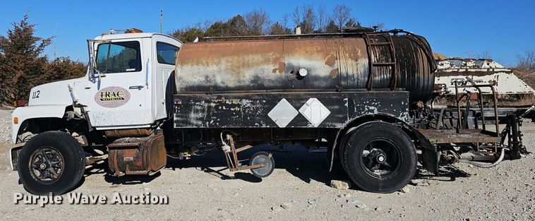 image for item EJ5931 1984 Ford LN8000 oil distributor truck