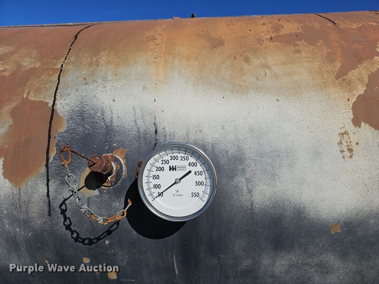 image for item EJ5931 1984 Ford LN8000 oil distributor truck