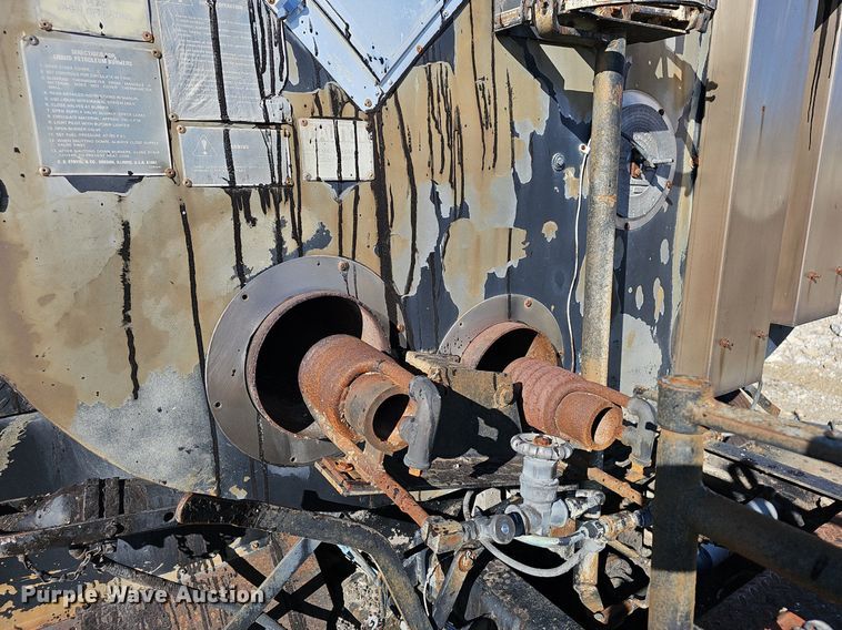 image for item EJ5931 1984 Ford LN8000 oil distributor truck