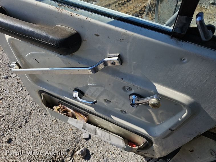 image for item EJ5931 1984 Ford LN8000 oil distributor truck