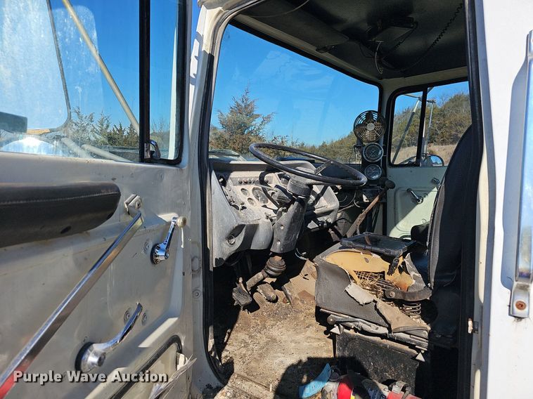 image for item EJ5931 1984 Ford LN8000 oil distributor truck