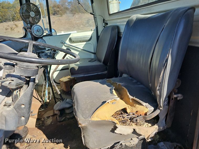 image for item EJ5931 1984 Ford LN8000 oil distributor truck