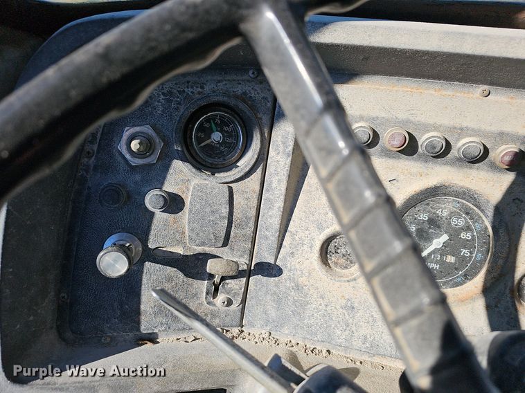 image for item EJ5931 1984 Ford LN8000 oil distributor truck