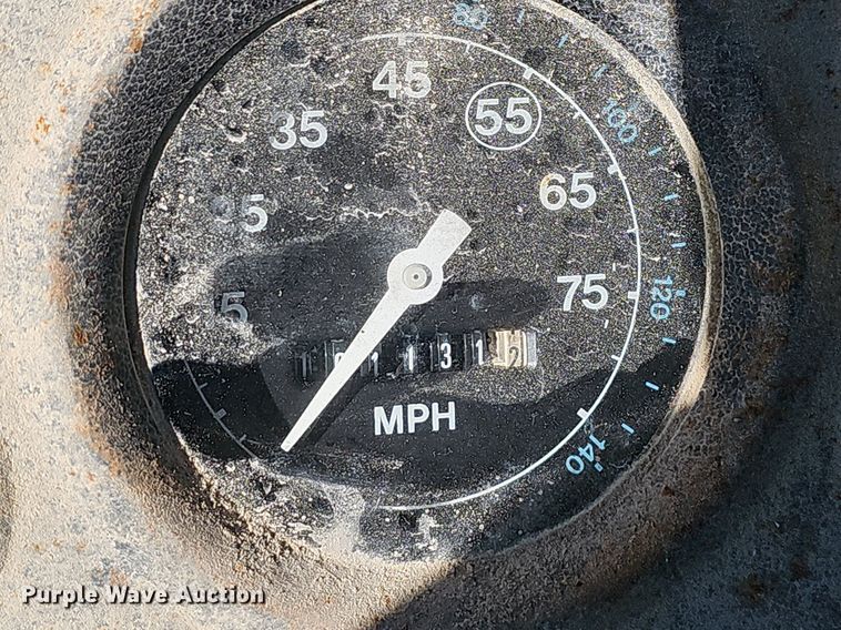 image for item EJ5931 1984 Ford LN8000 oil distributor truck