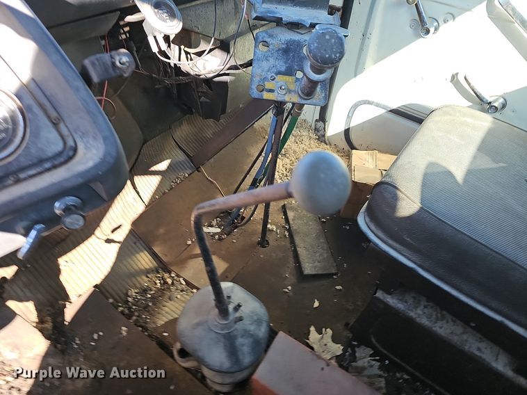 image for item EJ5931 1984 Ford LN8000 oil distributor truck