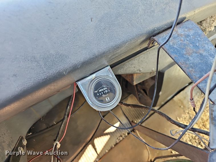 image for item EJ5931 1984 Ford LN8000 oil distributor truck