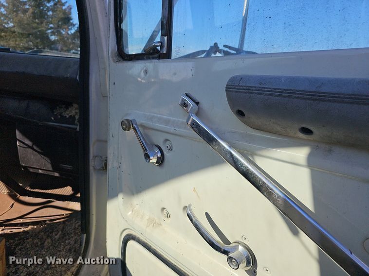 image for item EJ5931 1984 Ford LN8000 oil distributor truck