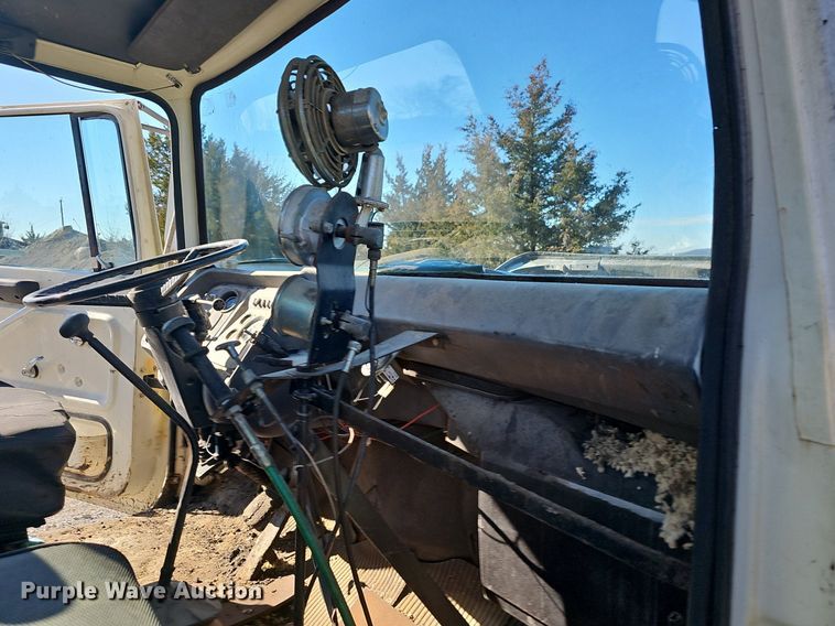 image for item EJ5931 1984 Ford LN8000 oil distributor truck