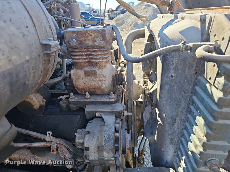 image for item EJ5931 1984 Ford LN8000 oil distributor truck