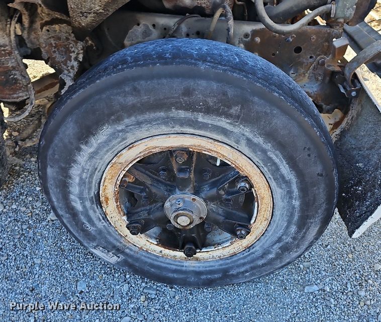 image for item EJ5931 1984 Ford LN8000 oil distributor truck