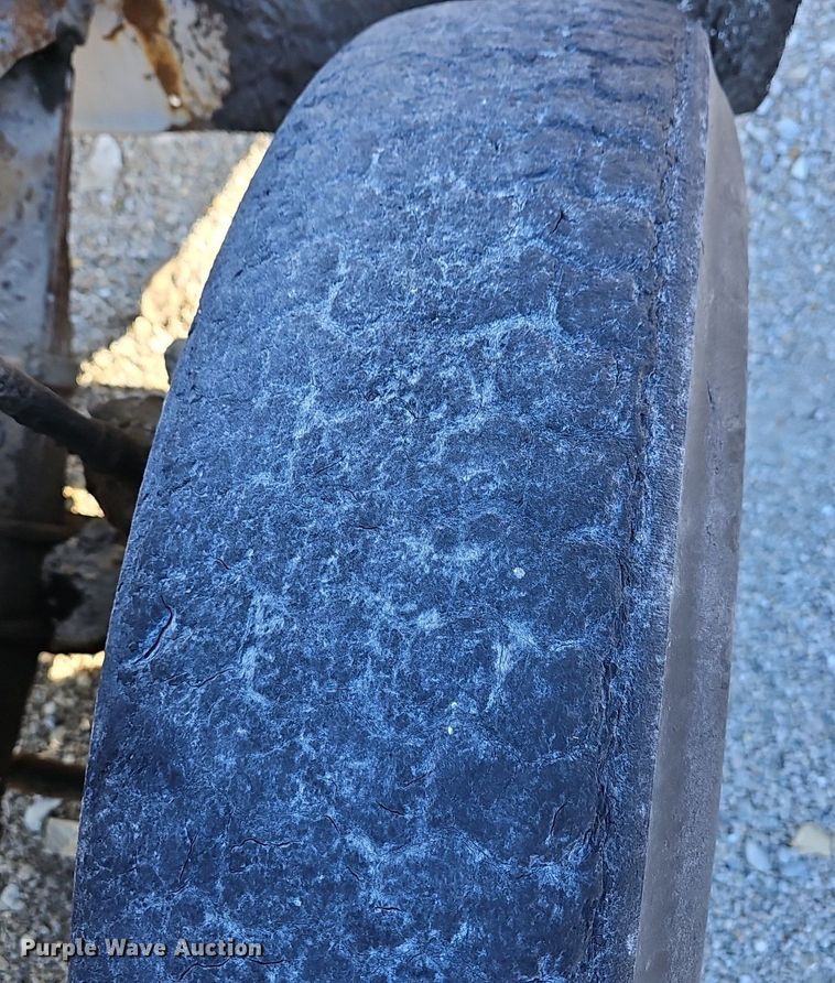 image for item EJ5931 1984 Ford LN8000 oil distributor truck