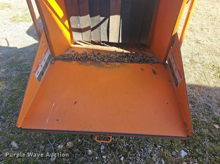 image for item EJ5950 2016 Altec DC1317 wood chipper