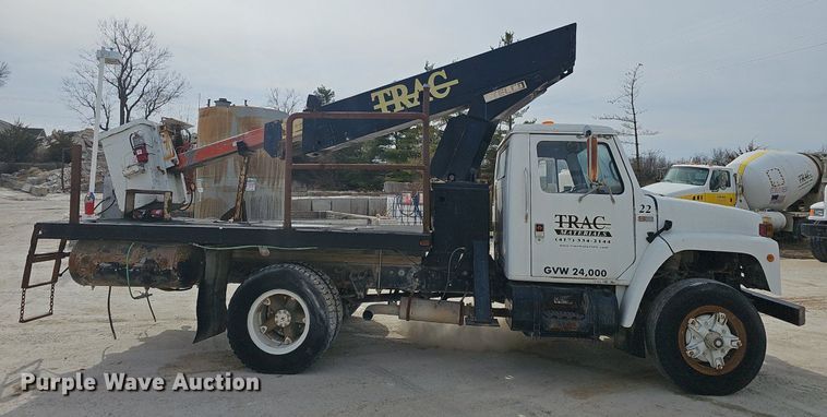 image for item EJ5955 1989 International 1754 bucket truck