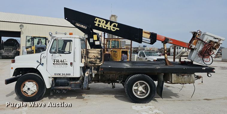 image for item EJ5955 1989 International 1754 bucket truck