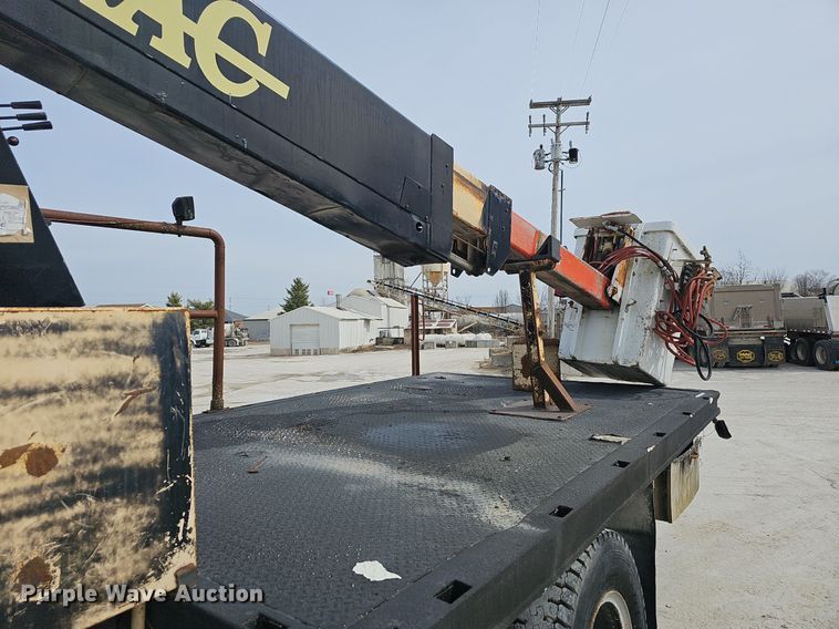 image for item EJ5955 1989 International 1754 bucket truck