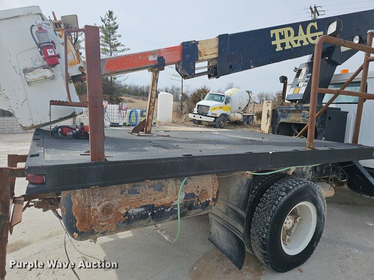 image for item EJ5955 1989 International 1754 bucket truck