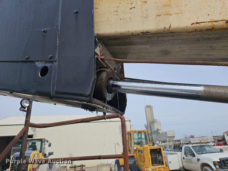 image for item EJ5955 1989 International 1754 bucket truck